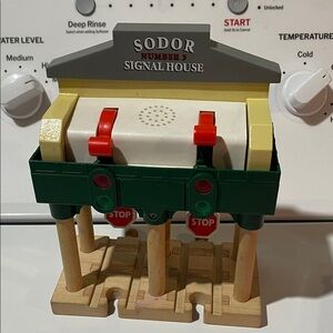 Sodor Number 3 Signal House Toy - Green, Cream, Red